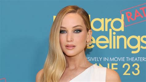 sexy pictures of jennifer lawrence|Jennifer Lawrence shocks fans by getting completely。